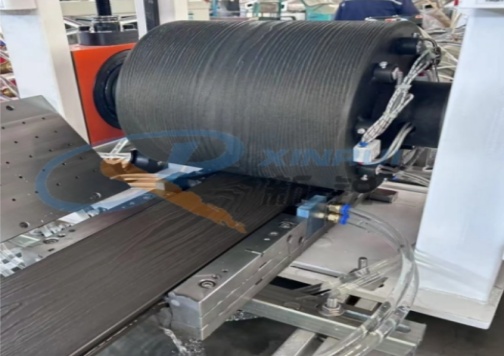 Le guide ultime pour sélectionner la meilleure extrudeuse WPC pour terrasse en composite