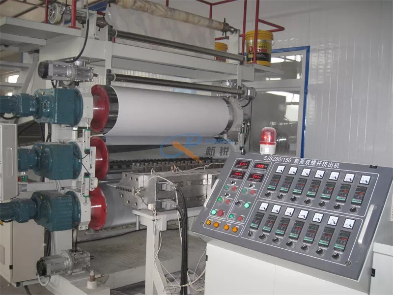 La feuille de marbre en PVC est-elle imperméable ?