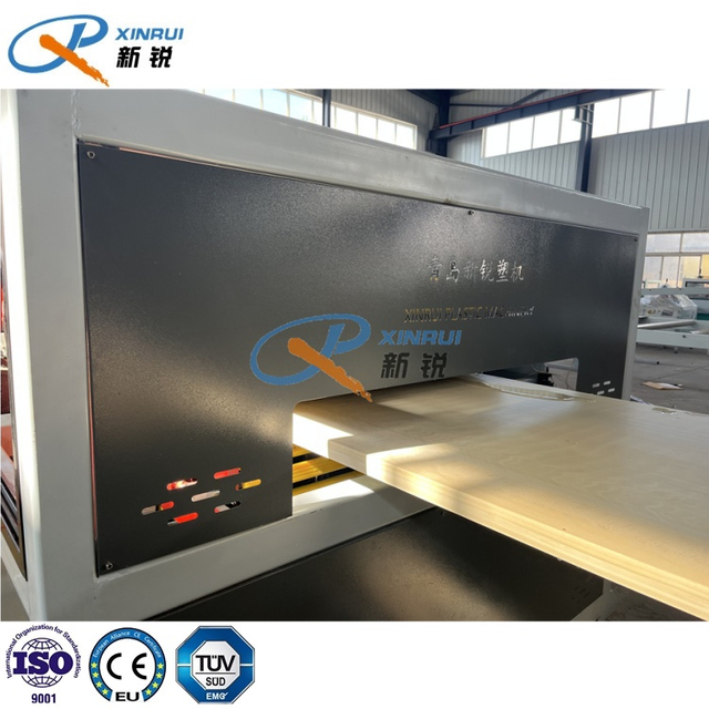 PVC WPC Wood Plastic Porte de porte creuse Machine de panneau de porte WPC Machine d'extrusion de porte WPC