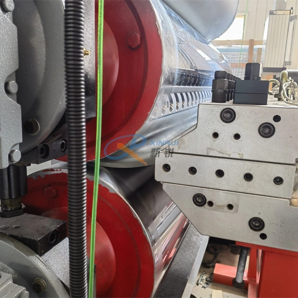 Ligne de production de tuiles de protection de câbles PE