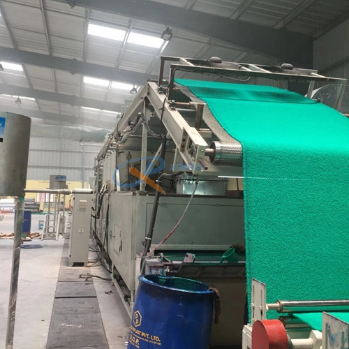 Machine de fabrication de tapis de porte de bobine de support en mousse PVC