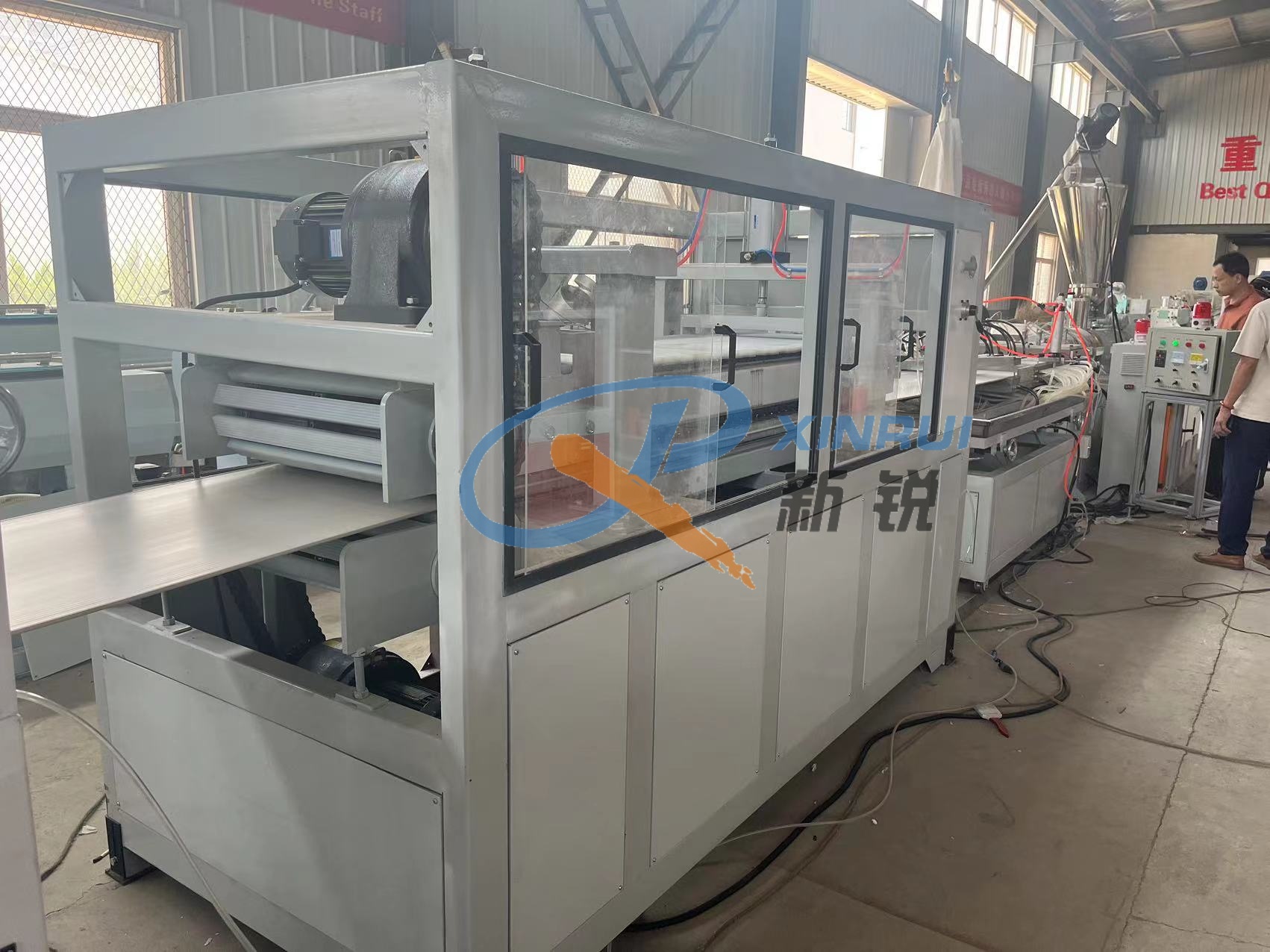 Machine de panneau de plafond PVC (1)