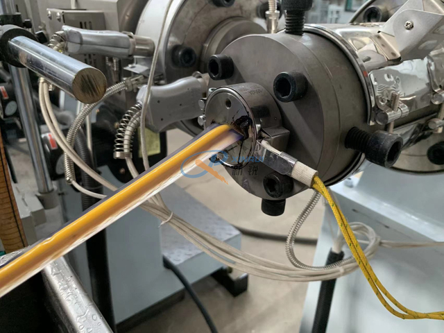 Machine de tuyaux en spirale d'aspiration flexible en PVC