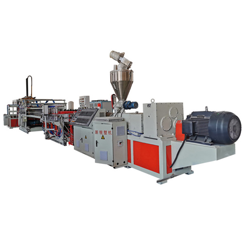 Machine de fabrication de panneaux de mousse PVC : comparaison des processus de mousse gratuite et de Celuka